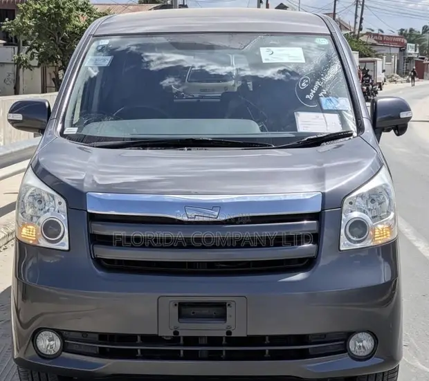 Toyota Noah 2008 Gray - 1