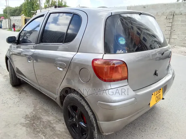 Toyota Vitz 2004 Kijivu - 1