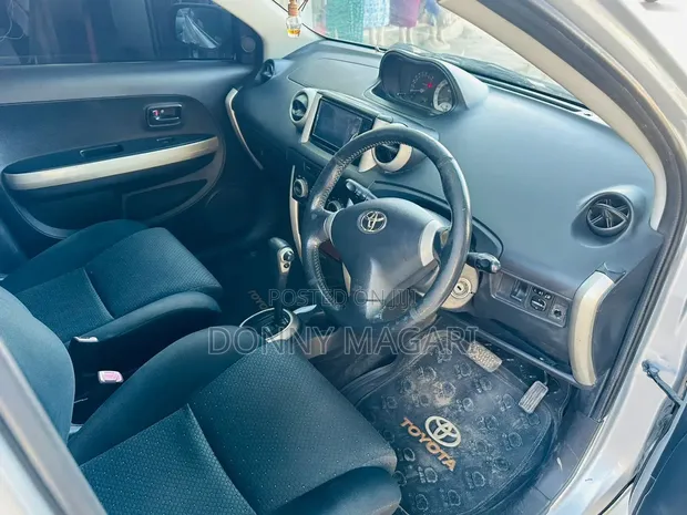 Toyota IST 2005 Silver - 1