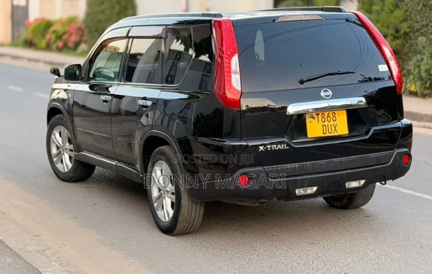 Nissan X-Trail 2010 Black - 1