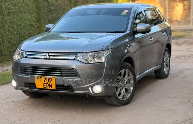 Mitsubishi Outlander 2013 PHEV Gray - 1