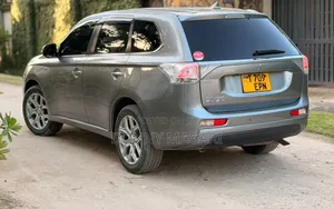Mitsubishi Outlander 2013 PHEV Gray