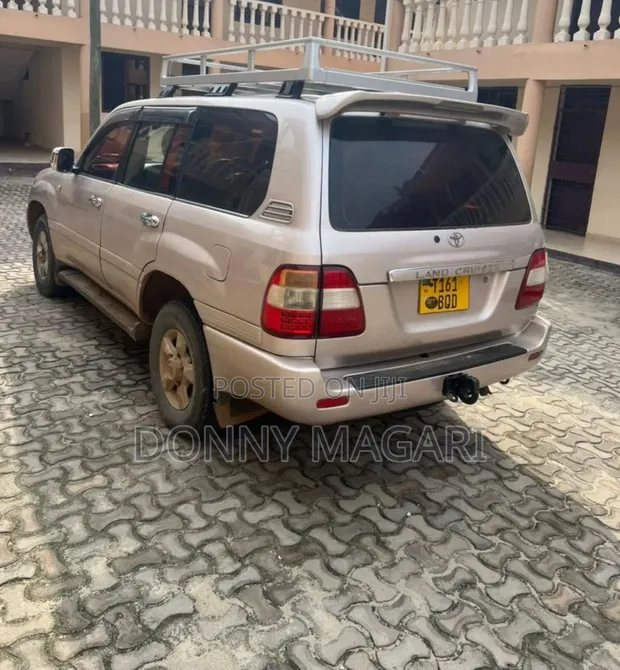 Toyota Land Cruiser VX 2010 Nyeupe - 1