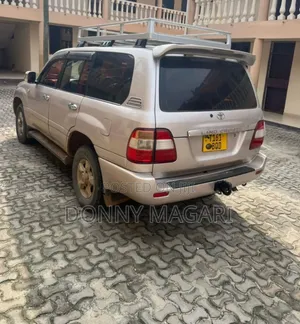 Toyota Land Cruiser VX 2010 Nyeupe