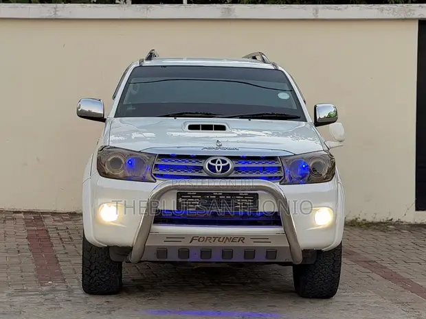 Toyota Fortuner 2015 White - 1