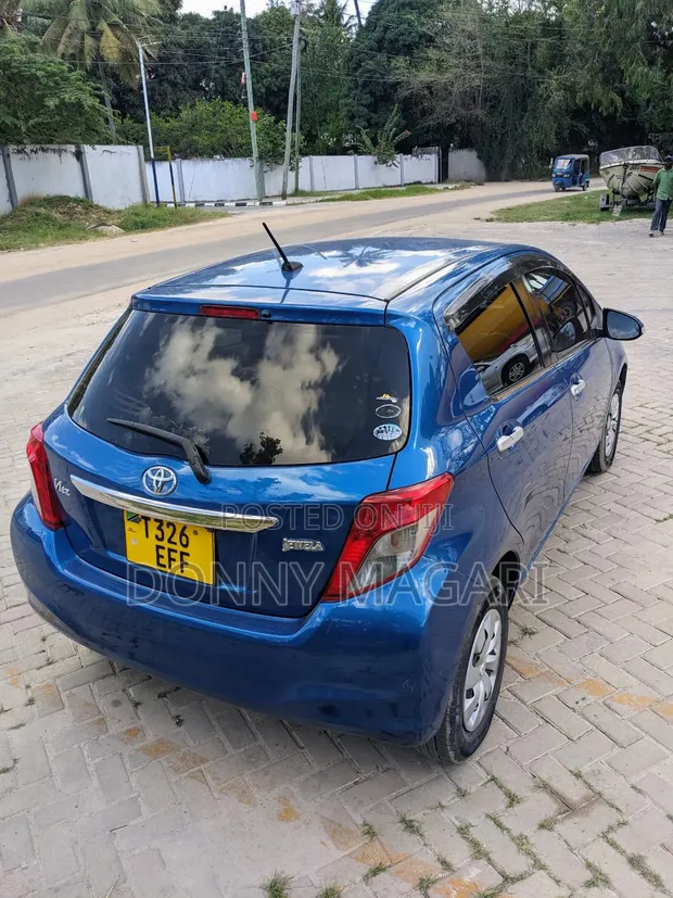 Toyota Vitz 2010 Blue - 1
