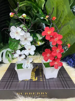 Deco Brand Small Modern Decorative Flowers