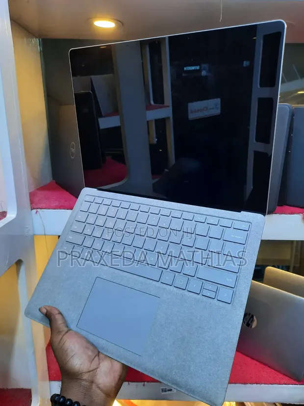 Microsoft Surface Laptop 2 - 16GB RAM, i7, 256GB SSD - 1