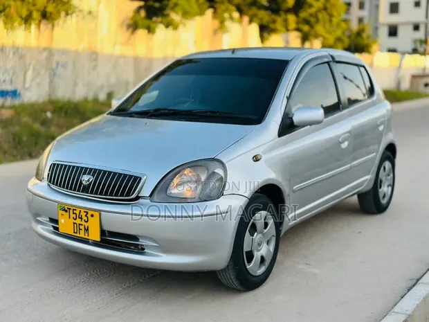 Toyota Vitz 2003 Silver - 1