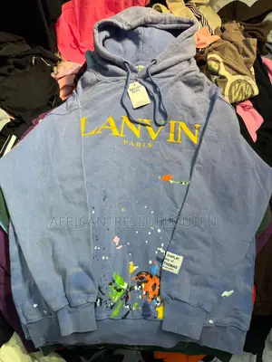 Mikono ya Lanvin Inapatikana