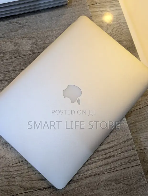 Apple MacBook Air 13" 2015 - 1
