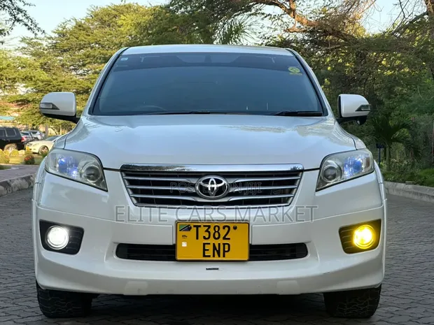 Toyota Vanguard 2012 White - 1