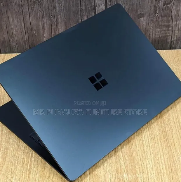 Microsoft Surface Laptop 2 - 14" Touchscreen, i5, 8GB RAM, 256GB SSD - 1