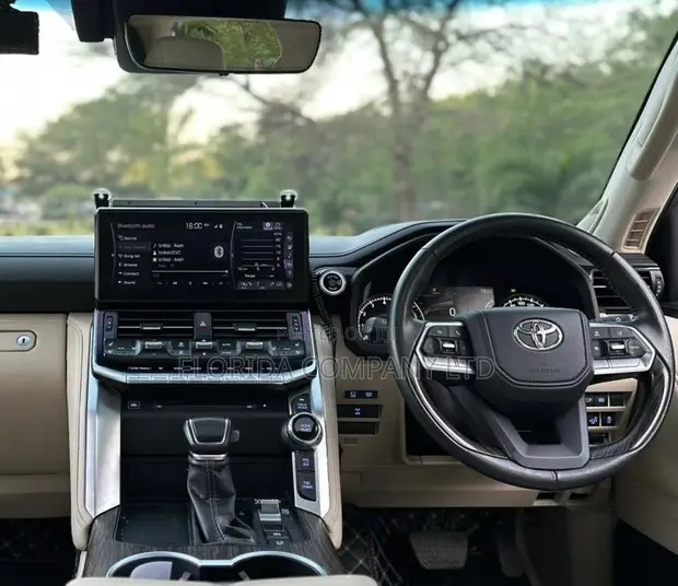 Toyota Land Cruiser 300 ZX Modellista 2024 - 1