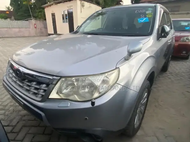 Subaru Forester 2011 Silver - 1