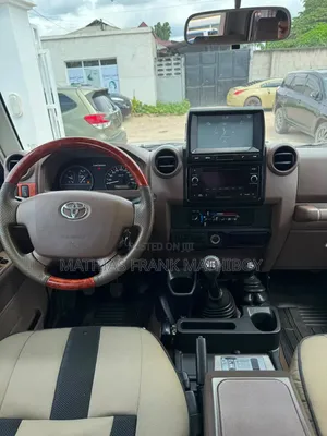 Toyota Land Cruiser Double Cabin LX 2015