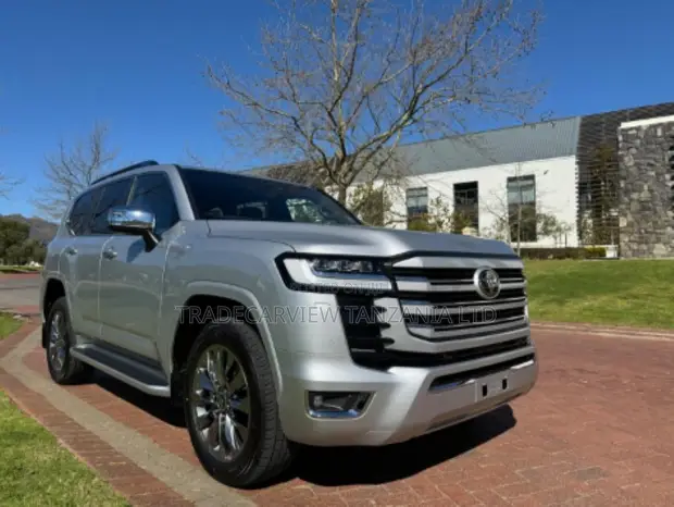 New Toyota Land Cruiser 300 ZX 2026 - 1