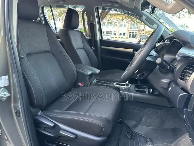 2022 Toyota Hilux Double Cabin Beige - 1