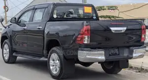 Toyota Hilux 2018 Nyeusi