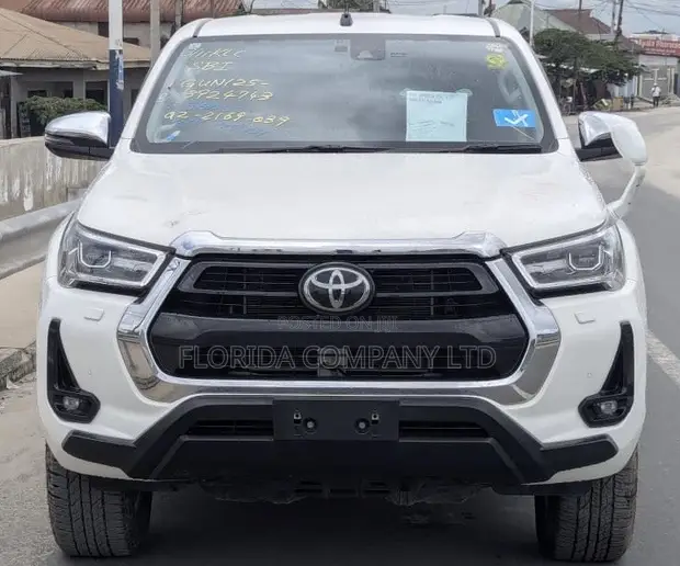 2018 Toyota Hilux White - 1