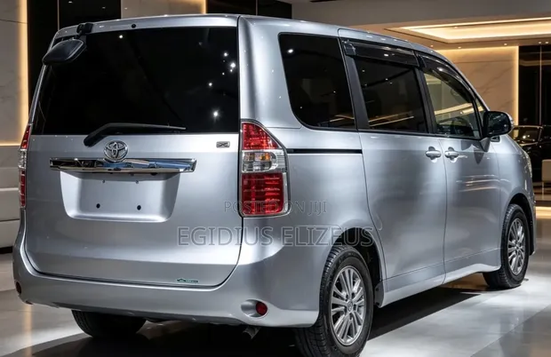 Toyota Noah 2008 Silver - 1