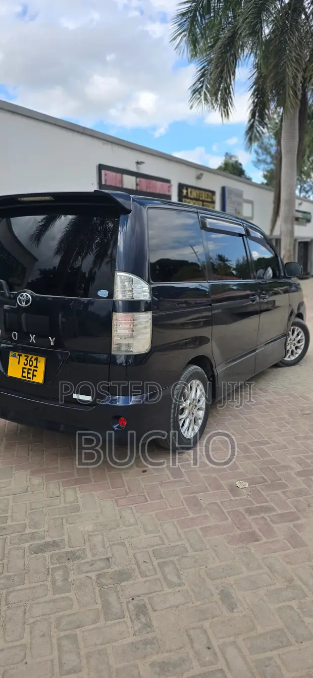 Toyota Noah 2005 Blue - 1