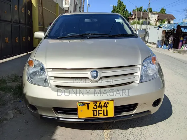 Toyota IST 2004 Gold - 1