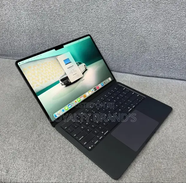 Apple MacBook Air 2025 M4 13-inch 16GB RAM 256GB SSD - 1