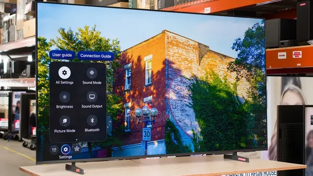 Samsung 85" Crystal UHD 4K TV (U8000F) - 1