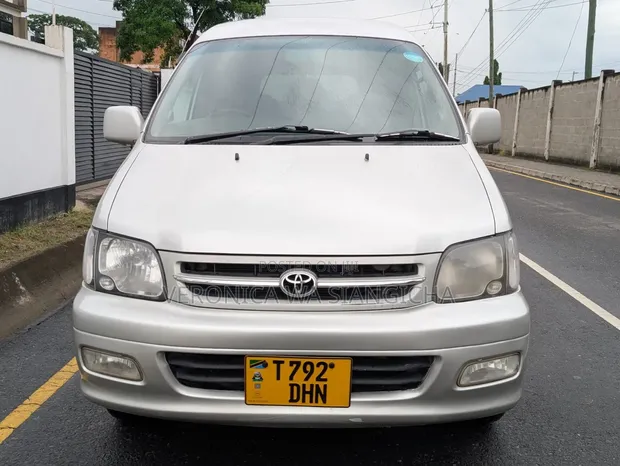 Toyota Noah 2001 Silver - 1