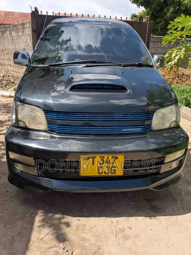Toyota Noah 2001 Nyeusi - 1