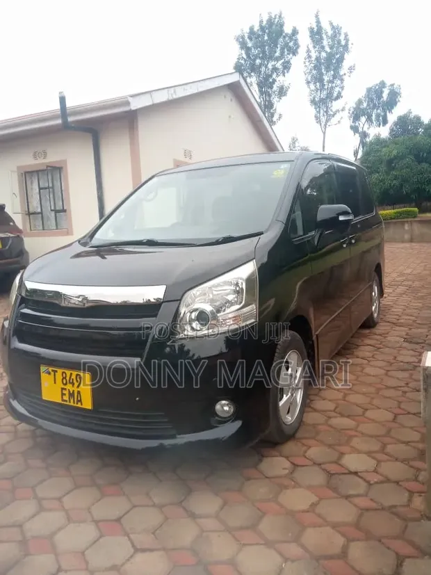 Toyota Noah 2008 Black - 1