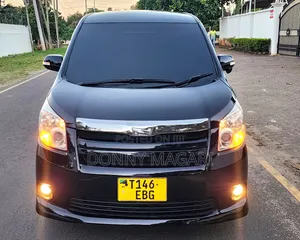 Toyota Noah 2008