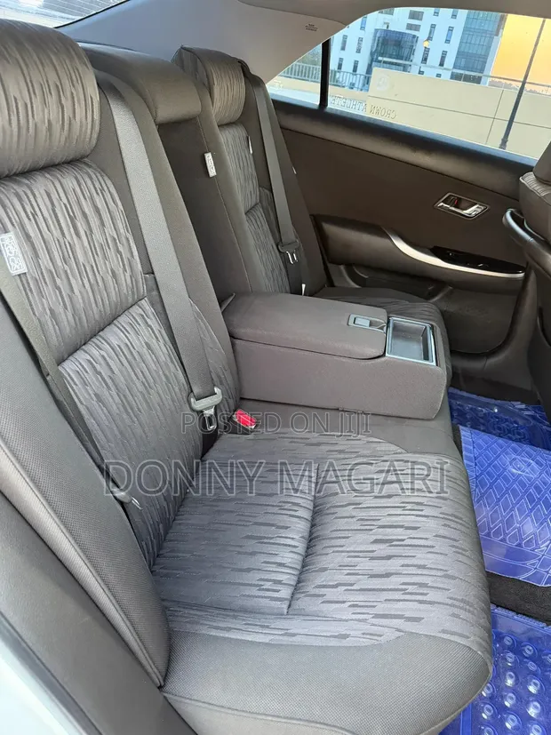 Toyota Crown Athlete 2010 White - 1
