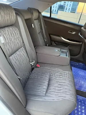Toyota Crown Athlete 2010 White