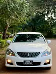 Toyota Crown 2009 White - 2