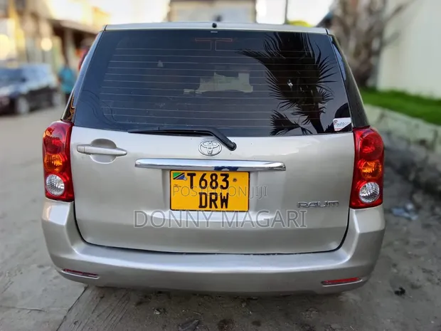 Toyota Raum 2005 Silver - 1