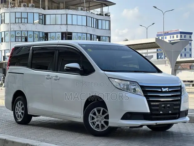 Toyota Noah 2016 White - 1