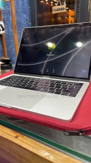 Apple MacBook Pro 2016 13" 8GB RAM Intel Core i5 256GB SSD