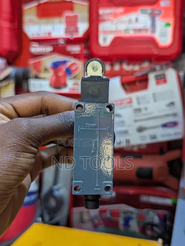 Limit Switch ME-8108 - 1