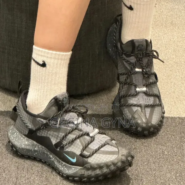 Elegant Nike Sneakers - Brand New - 1