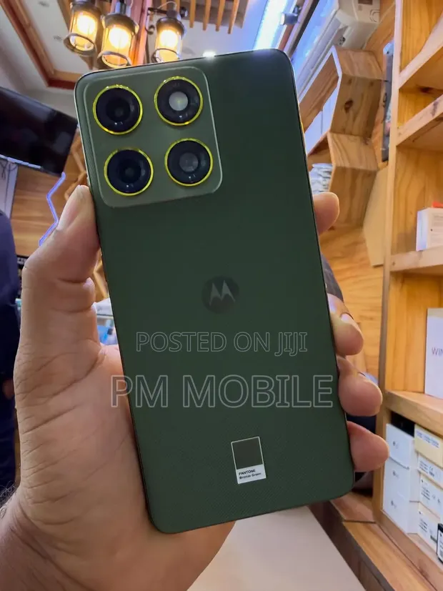 Motorola Edge 70 5G 512GB Green (Open Box) - 1