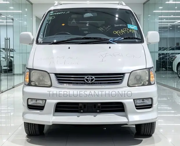Toyota Noah 2001 White - 1