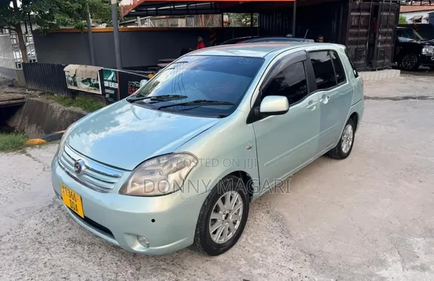 Toyota Raum 2008 Silver - 1