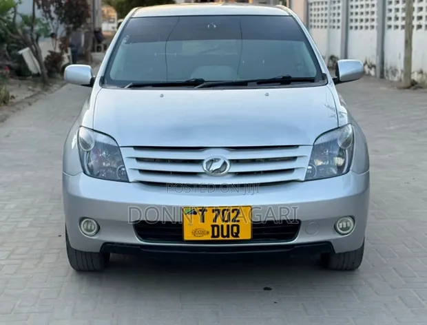 Toyota IST 2005 Silver - 1