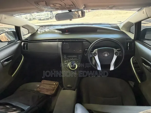 Toyota Prius 2010 Silver - 1
