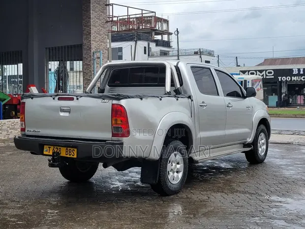 Toyota Hilux 2018 Double Cabin - 1