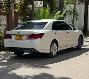 Toyota Crown Athlete 2014 Pearl White