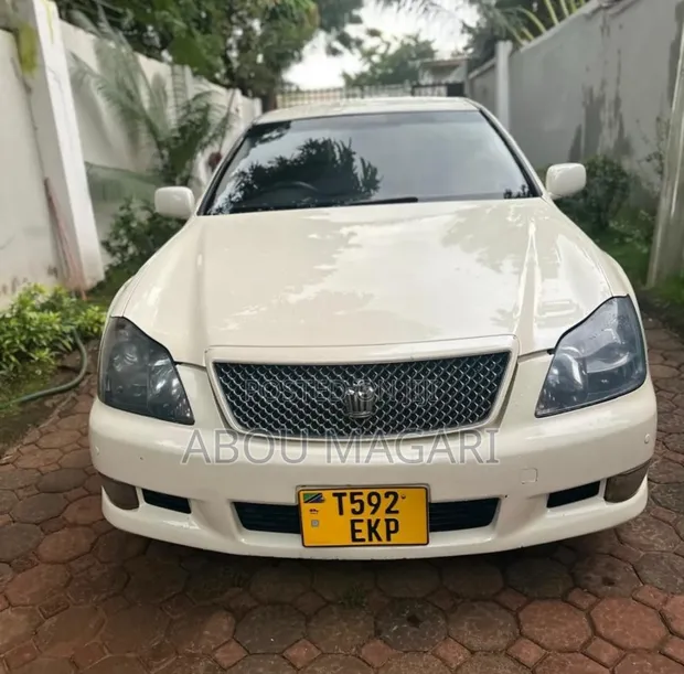 Toyota Crown 2006 White - 1
