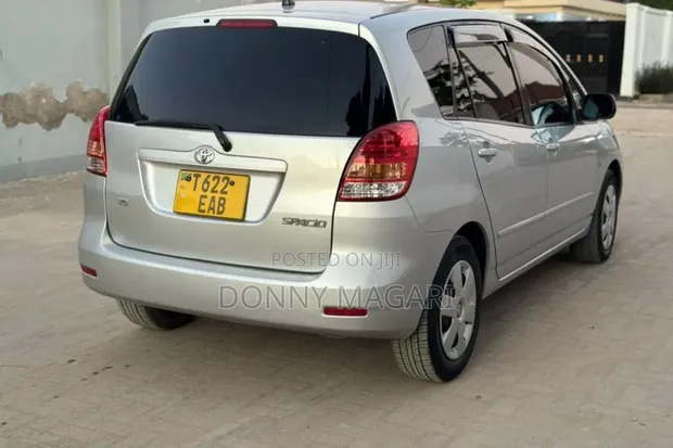 Toyota Corolla Spacio 2005 Nyeupe - 1